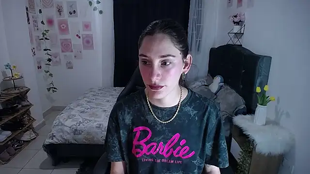 Snapshot of IsaBaileys_ chatting on June 7, 3:32 am IsaBaileys online show from June 7, 3:32 am