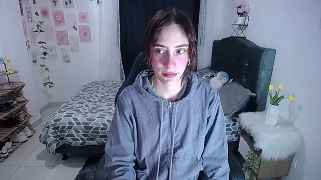 Snapshot of IsaBaileys_ chatting on June 10, 2:01 am IsaBaileys online show from June 10, 2:01 am