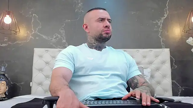 Snapshot of BruceDallas chatting on March 20, 3:13 am BruceDallas online show from March 20, 3:13 am