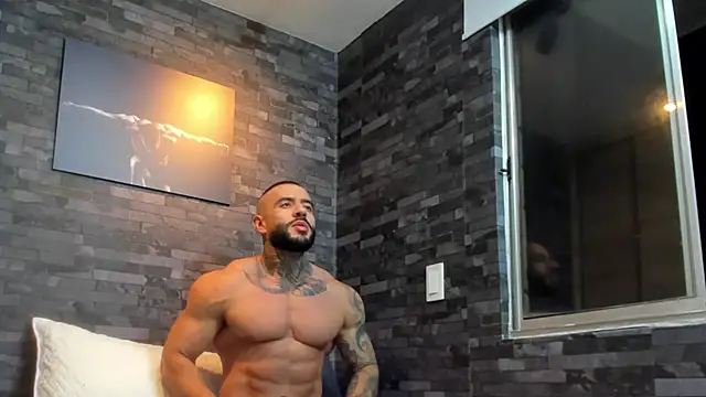 Snapshot of BruceDallas chatting on October 28, 12:58 am BruceDallas online show from October 28, 12:58 am