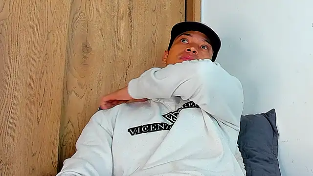 Stiven collins online show from November 17, 9:37 am