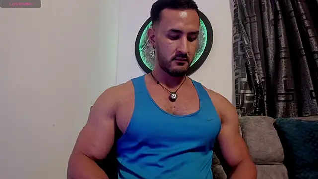 Snapshot of curt_xxx chatting on May 24, 2:05 am curt xxx online show from May 24, 2:05 am
