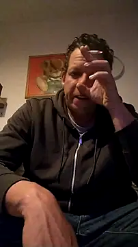 Snapshot of Knuffelstaaf123 chatting on April 14, 7:09 pm Knuffelstaaf123 online show from April 14, 7:09 pm