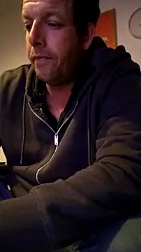 Snapshot of Knuffelstaaf123 chatting on April 19, 8:22 pm Knuffelstaaf123 online show from April 19, 8:22 pm