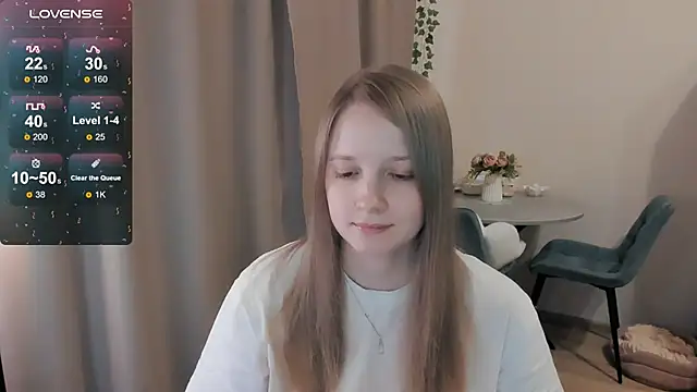 Snapshot of Alyaley chatting on April 23, 1:57 pm Alyaley online show from April 23, 1:57 pm