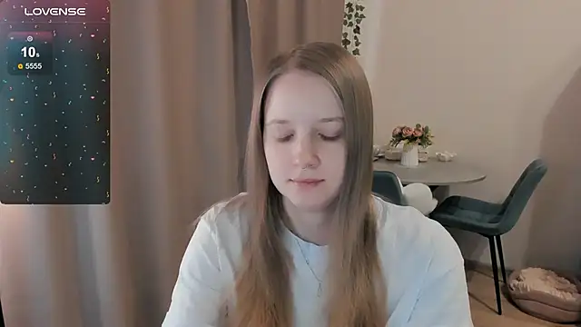 Snapshot of Alyaley chatting on April 25, 8:17 am Alyaley online show from April 25, 8:17 am