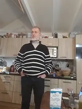 Snapshot of 60philippe chatting on December 23, 3:55 pm 60philippe online show from December 23, 3:55 pm