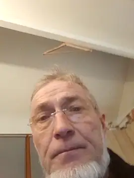 Snapshot of 60philippe chatting on December 23, 6:58 pm 60philippe online show from December 23, 6:58 pm