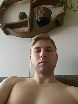 Snapshot of HotIceman2407 chatting on January 3, 9:04 am HotIceman2407 online show from January 3, 9:04 am