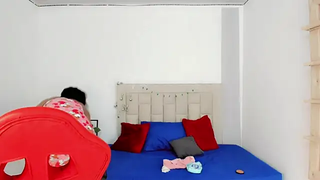 SexyEmmy 10 online show from January 17, 6:40 am