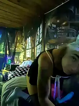 Snapshot of KrystallCox@xh chatting on October 9, 10:57 am KrystallCoxxh online show from October 9, 10:57 am