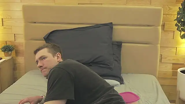 Snapshot of EthanPinkman chatting on April 27, 4:21 am EthanPinkman online show from April 27, 4:21 am