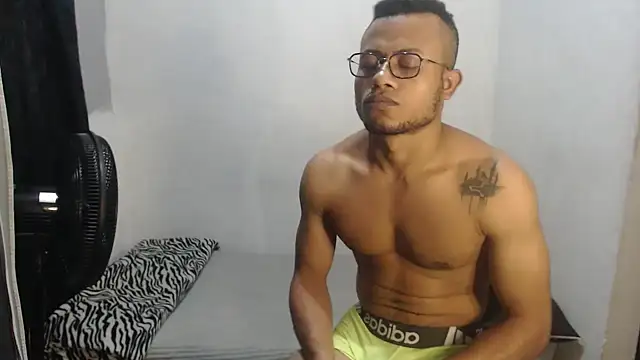 grandominantex1 online show from December 2, 8:08 am