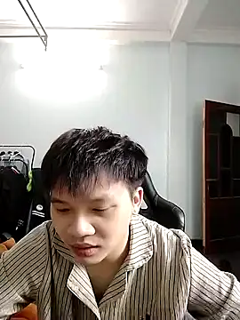 Snapshot of Kelvin_kol chatting on December 17, 3:06 pm Kelvin kol online show from December 17, 3:06 pm