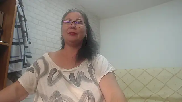 EmmaSquirt online show from October 13, 6:13 am