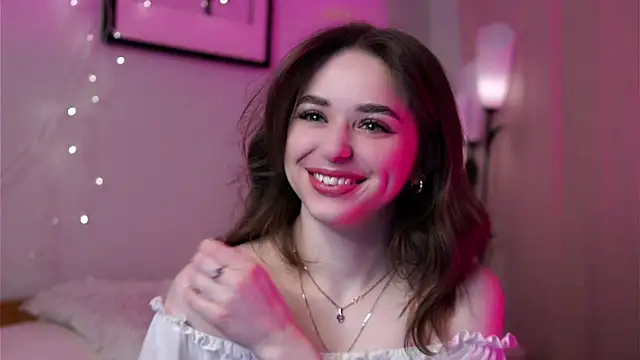 Snapshot of EstherMitchel chatting on March 1, 1:22 am EstherMitchel online show from March 1, 1:22 am