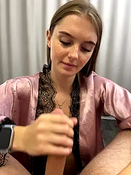 lovelly molly online show from November 7, 9:15 pm