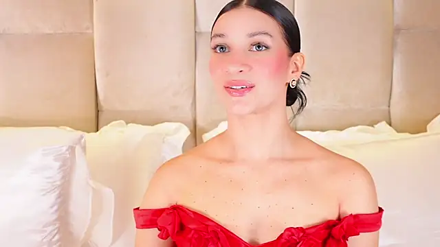 Snapshot of KiraKayleigh1 chatting on October 20, 2:23 am KiraKayleigh1 online show from October 20, 2:23 am