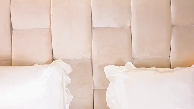 Snapshot of KiraKayleigh1 chatting on October 25, 1:46 am KiraKayleigh1 online show from October 25, 1:46 am