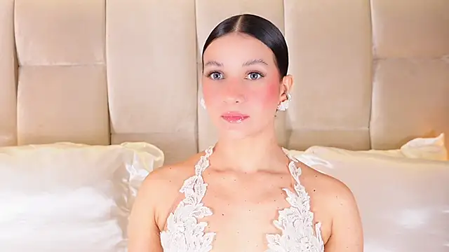 Snapshot of KiraKayleigh1 chatting on November 30, 12:47 am KiraKayleigh1 online show from November 30, 12:47 am