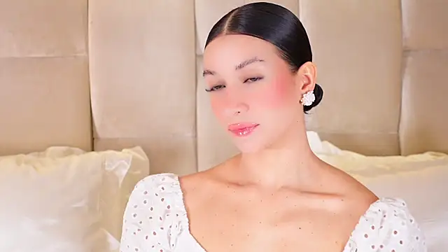 Snapshot of KiraKayleigh1 chatting on December 19, 12:28 am KiraKayleigh1 online show from December 19, 12:28 am