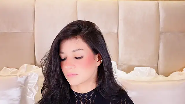 Snapshot of KiraKayleigh1 chatting on February 23, 11:24 pm KiraKayleigh1 online show from February 23, 11:24 pm