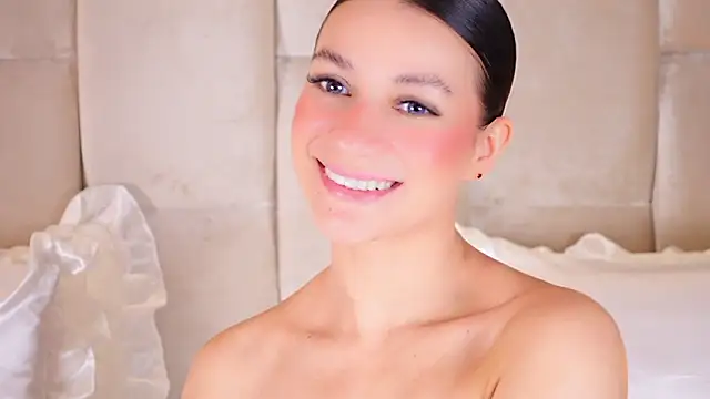 Snapshot of KiraKayleigh1 chatting on February 27, 11:05 pm KiraKayleigh1 online show from February 27, 11:05 pm