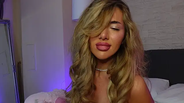 ClaraHazel online show from February 6, 7:02 am