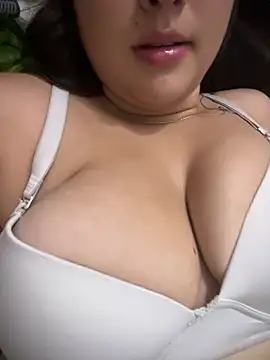 Snapshot of shirazz_najmm chatting on February 4, 2:39 am shirazz najmm online show from February 4, 2:39 am