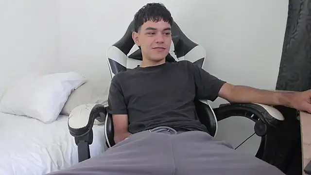 Snapshot of ronaldmq20 chatting on April 2, 4:15 pm ronaldmq20 online show from April 2, 4:15 pm