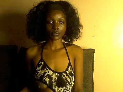 Snapshot of petite_clara24 chatting on April 29, 11:33 pm petite clara24 online show from April 29, 11:33 pm
