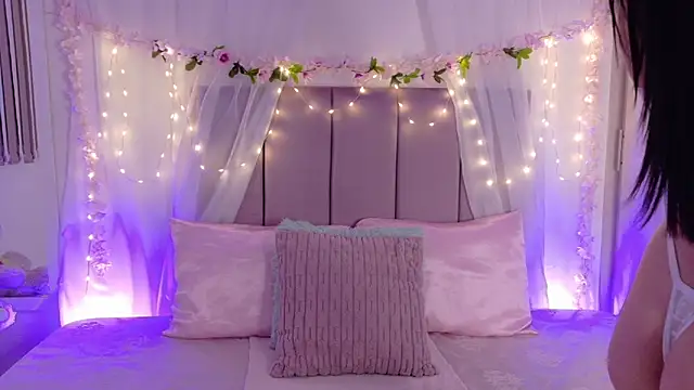 Julie Bennet online show from February 24, 1:14 am