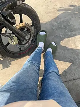 Snapshot of Cum_on_your_tityyy chatting on January 12, 9:25 am Cum on your tityyy online show from January 12, 9:25 am