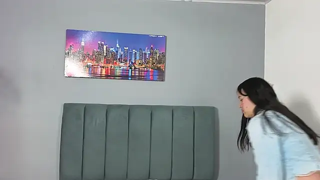 Snapshot of Alli_cooper chatting on May 13, 1:30 pm Alli cooper online show from May 13, 1:30 pm