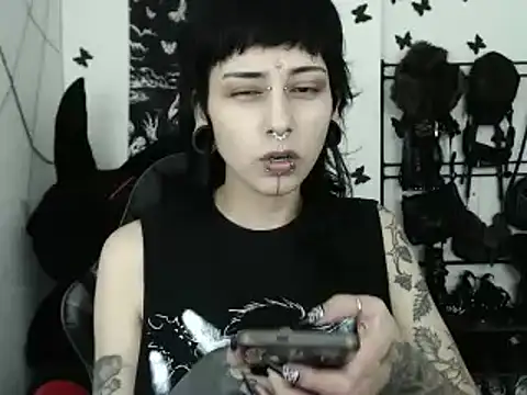 n0sferatus   online show from February 1, 2:10 am