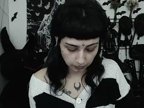 n0sferatus   online show from May 6, 2:40 am