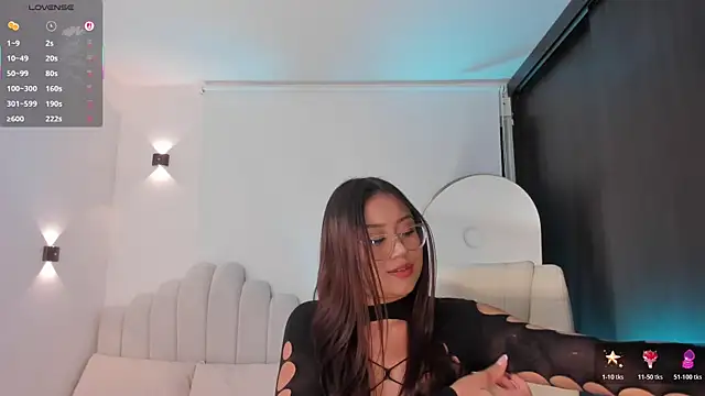 Snapshot of AmberLewis_ chatting on April 30, 12:06 am AmberLewis online show from April 30, 12:06 am