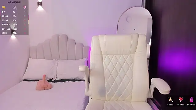 Snapshot of AmberLewis_ chatting on May 31, 10:44 pm AmberLewis online show from May 31, 10:44 pm