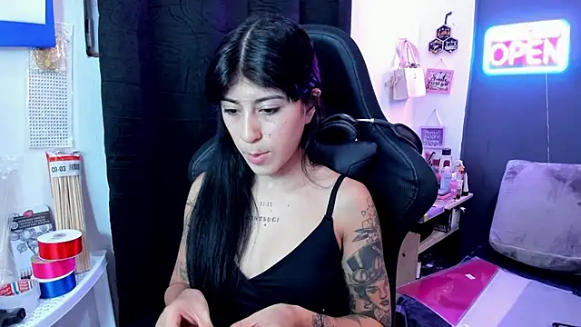 chaymae nah  online show from April 22, 1:52 am