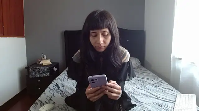 Emilia 1995 online show from November 9, 3:32 pm