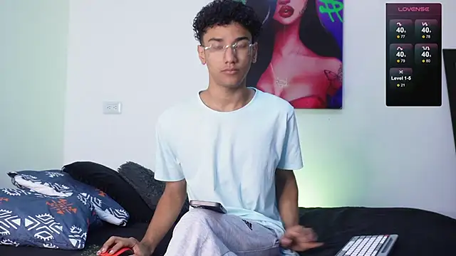 harrytwink18 online show from January 7, 1:24 pm