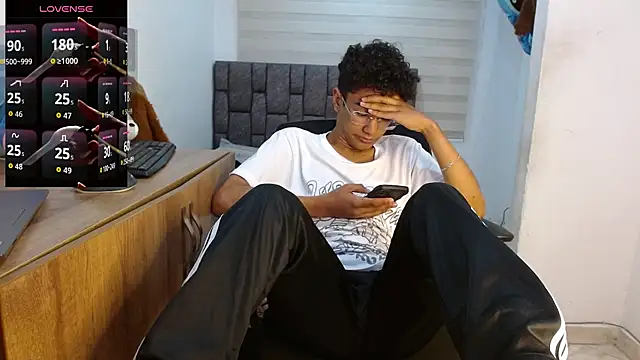 harrytwink18 online show from September 10, 2:50 pm