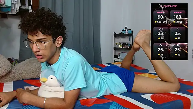 harrytwink18 online show from February 7, 12:03 am