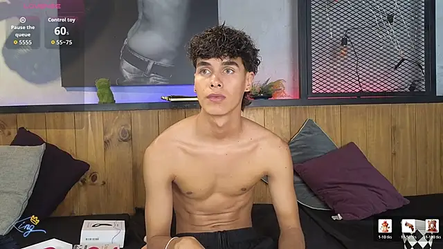 Snapshot of andrewortix chatting on February 27, 4:45 am andrewortix online show from February 27, 4:45 am