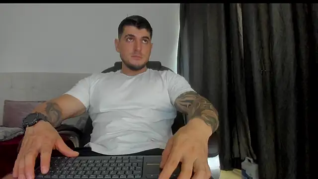 Snapshot of Teilor_Creed chatting on November 17, 7:19 pm Teilor Creed online show from November 17, 7:19 pm