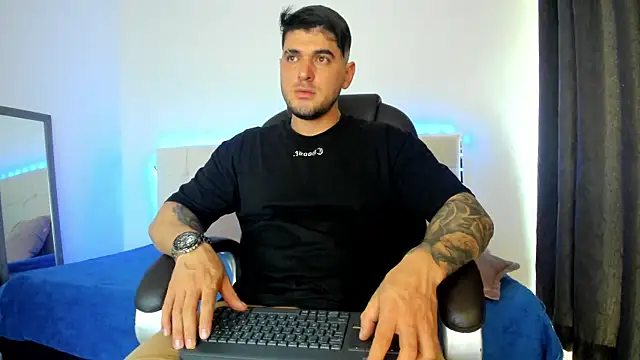 Snapshot of Teilor_Creed chatting on December 13, 8:25 pm Teilor Creed online show from December 13, 8:25 pm