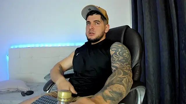 Snapshot of Teilor_Creed chatting on February 3, 10:15 pm Teilor Creed online show from February 3, 10:15 pm