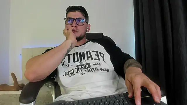 Snapshot of Teilor_Creed chatting on February 9, 7:29 pm Teilor Creed online show from February 9, 7:29 pm