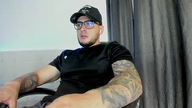 Snapshot of Teilor_Creed chatting on February 17, 7:20 pm Teilor Creed online show from February 17, 7:20 pm