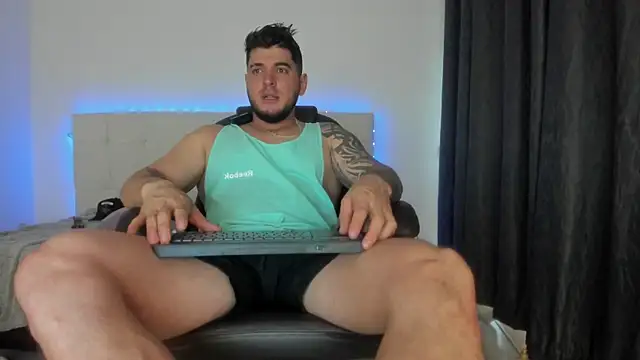 Snapshot of Teilor_Creed chatting on February 19, 10:50 pm Teilor Creed online show from February 19, 10:50 pm